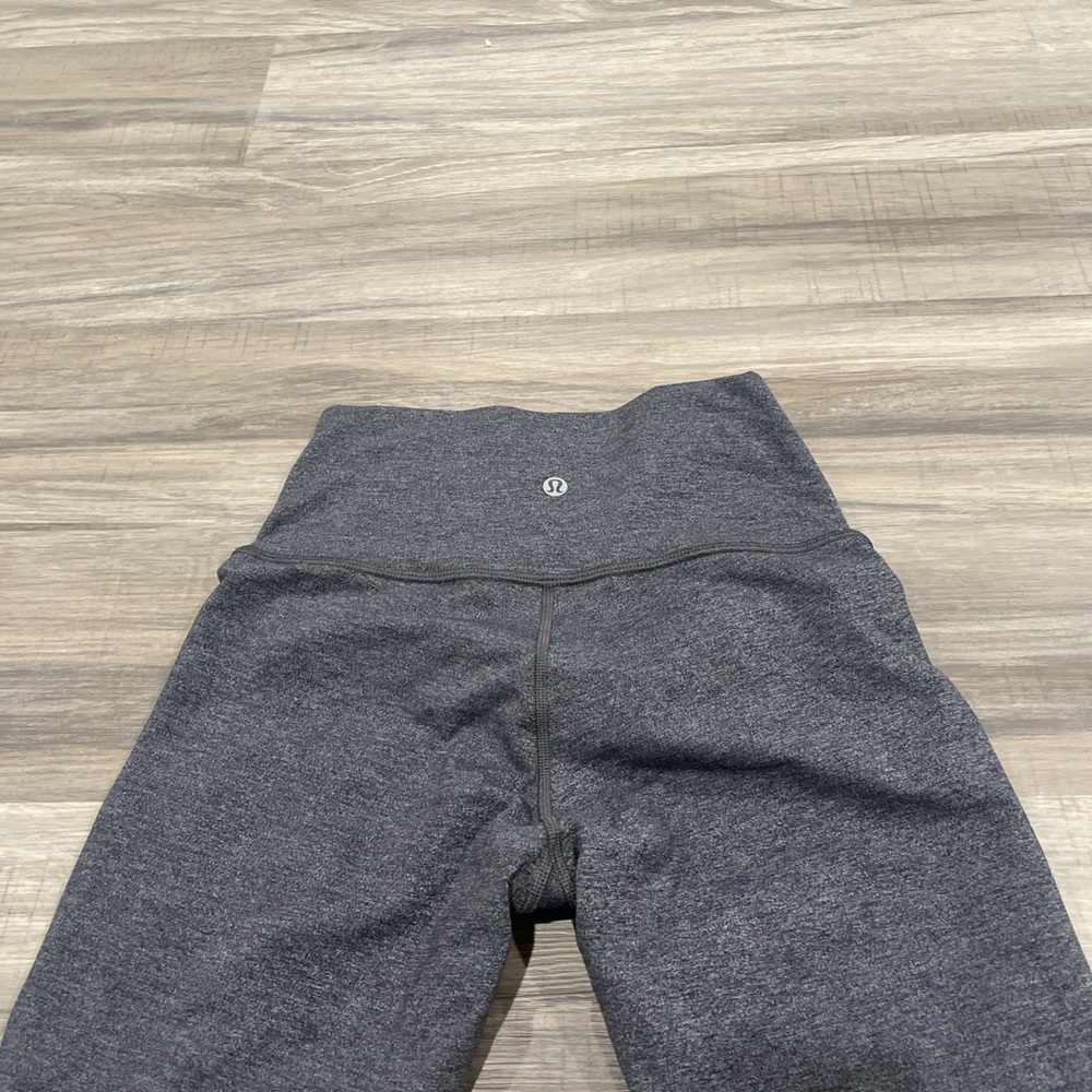 Lululemon Leggings in Gray Size 6